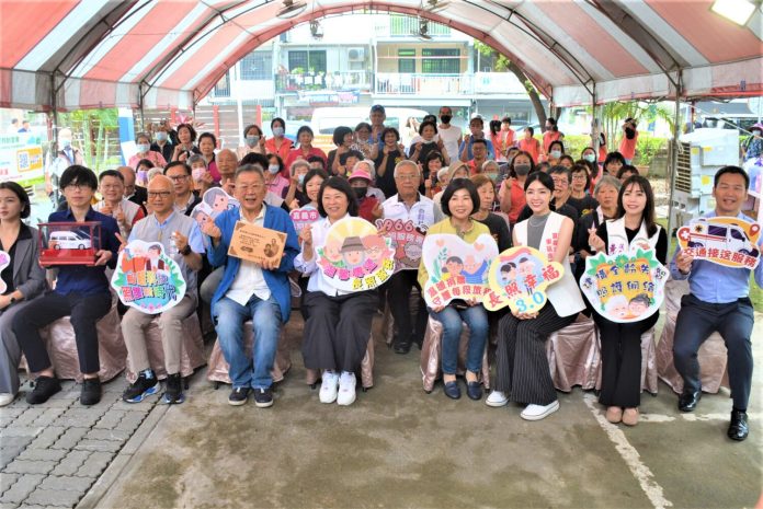 善行回饋社會　林文村捐贈長照交通車