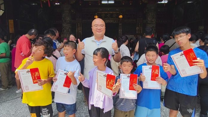 帝爺公生日給紅包　頒10個鄉鎮336名學子獎學金