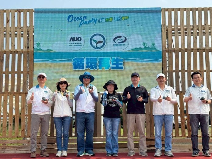 海保署與友達永續基金會攜手合作  廢棄物變「小鯨鯨」