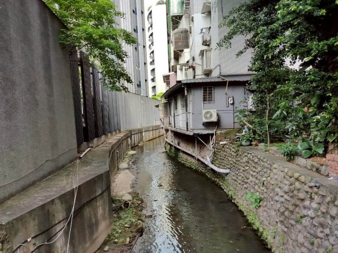捷運高架下藏秘境！北市線型公園竟是百年歷史寶庫