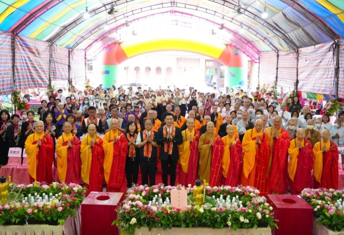 台中浴佛祈福大會    千人齊聚共祈平安幸福安康