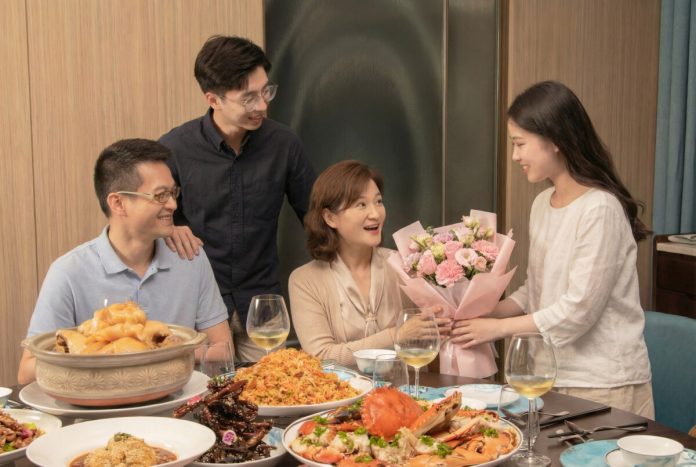 高雄洲際母親節早鳥開跑　藍帶蛋糕×多國料理寵媽咪