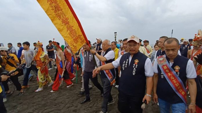 安平開台天后宮「上香山迎媽祖」漁光島登場　40餘頂神轎齊聚安平遶境2天