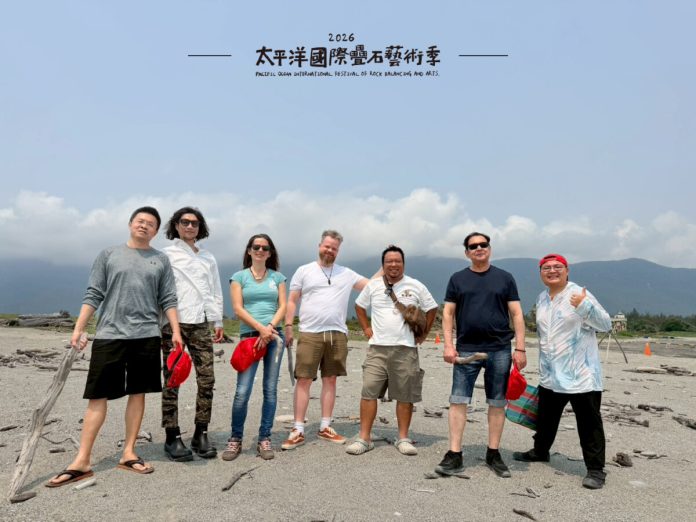 在重力之上，重新理解人與世界的距離——七星潭如何以疊石重寫當代藝術的感知秩序