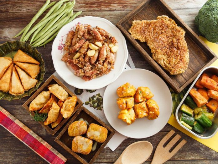 南屯人氣宵夜！去骨雞肉鎖住肉汁 兩千則好評台中必吃鹽酥雞