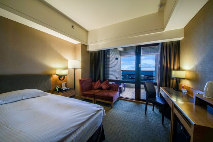 當孝心需要被預約：一場母親節盛宴，揭開現代家庭最安靜的情感缺席