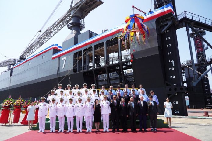 台船公司承造海軍新建浮塢下水典禮