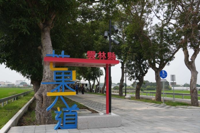 芒果大道變身詩意長廊　虎尾打造台灣最美文化新詩道吸睛