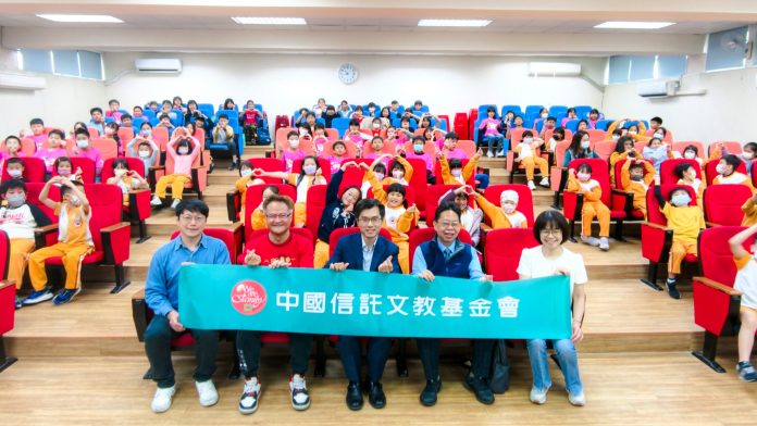 桃市大忠國小跨校交流激盪美感火花 打造偶戲與書法的藝文饗宴