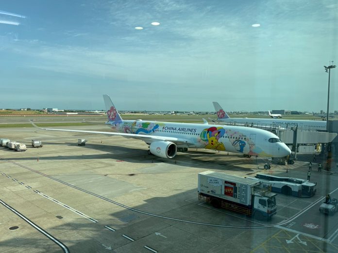 網友搶票衝東京賞櫻 驚喜巧遇皮卡丘彩繪機！從機身到枕頭全被萌翻！