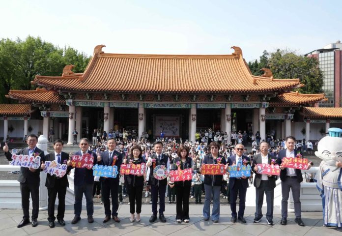 台中孔廟考前祈福     朱筆加持助考生金榜題名