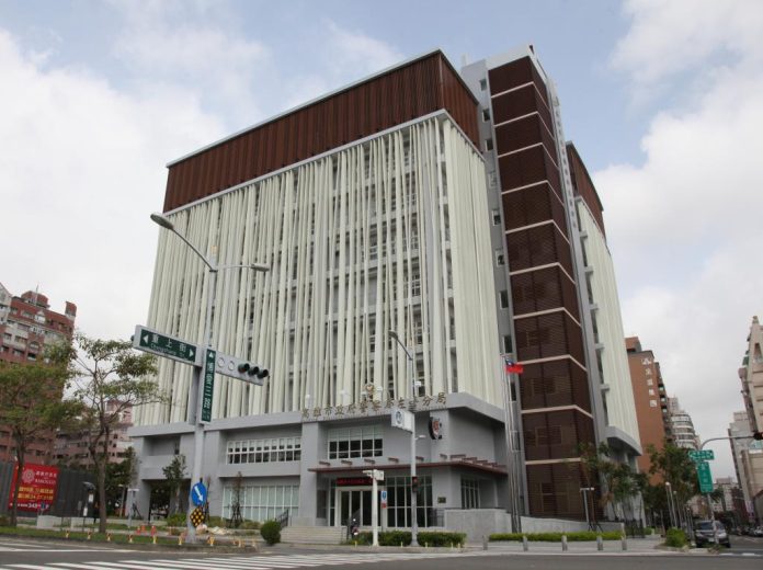 高雄全城驚醒！清晨神祕巨響震動門窗 網歪樓：是誰渡劫失敗？