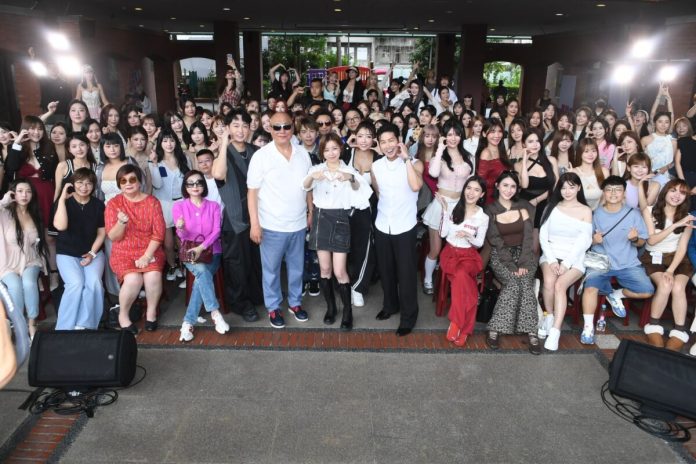 接棒「台灣第一美女」蕭薔，王瞳攜「霸氣樂團」加入公益實境節目「網紅與善的距離」！