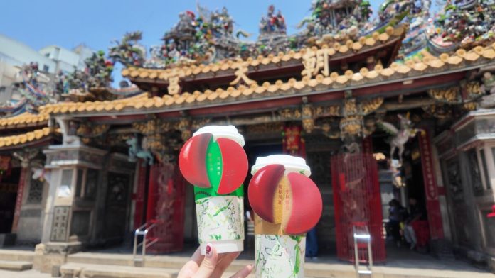 聯名北港朝天宮掀祈福風潮　UG推籤詩杯套與桂花新品把好運喝進日常