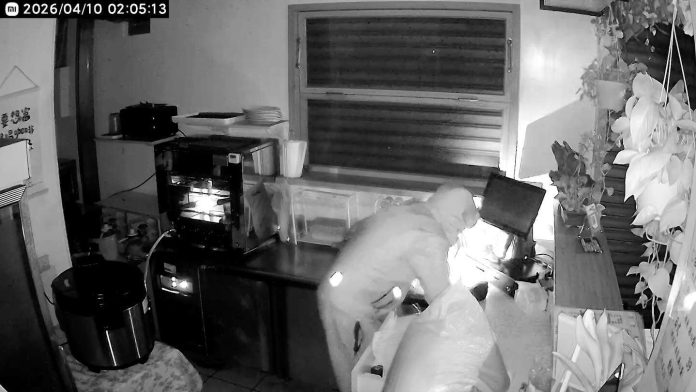 中壢竊賊出沒！凌晨闖餐廳搜刮 業者心痛損失3萬元