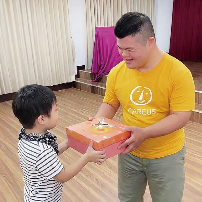 母親節蛋糕認捐送偏鄉　喜憨兒串起兩個家的愛