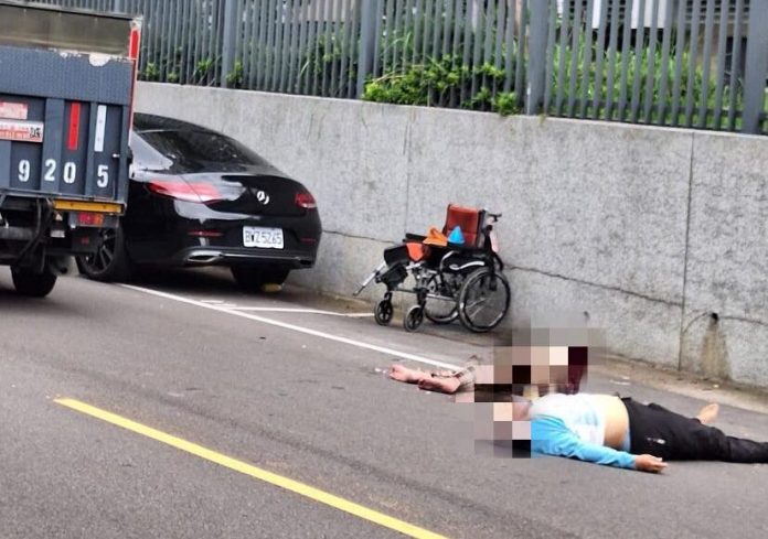 內壢驚悚車禍！印尼看護推輪椅嬤散步 遭小貨車撞飛
