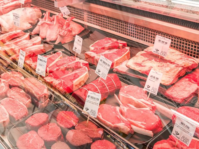 化肥與燃油成本飆升 美活牛期貨創新高衝擊食品市場