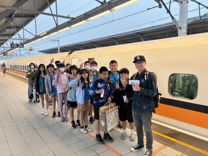 高鐵變魔法列車！香田國小孩子們畢業旅行樂翻天