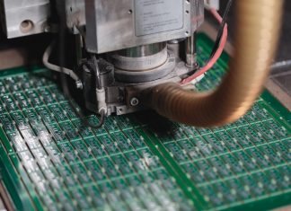 PCB族群全面噴發 AI需求點火多檔強勢創高 PCB族群全面噴發 AI需求點火多檔強勢創高