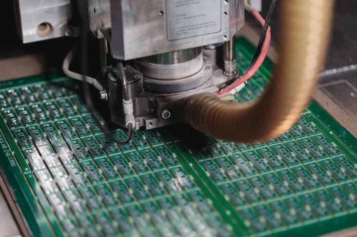 PCB族群全面噴發 AI需求點火多檔強勢創高