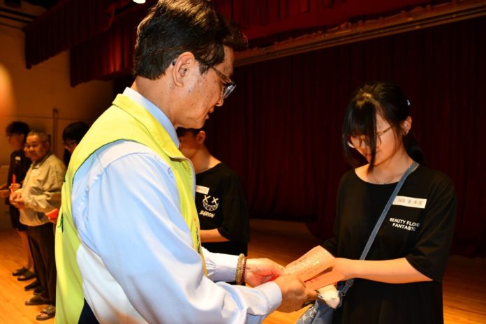 窮不能窮教育　彰市頒助學金　助弱勢學生安心就學