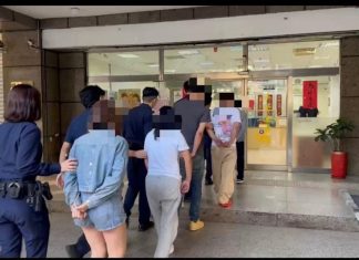 蘆洲深夜臨檢破槍毒案 租賃車藏改造槍驚人 蘆洲深夜臨檢破槍毒案 租賃車藏改造槍驚人