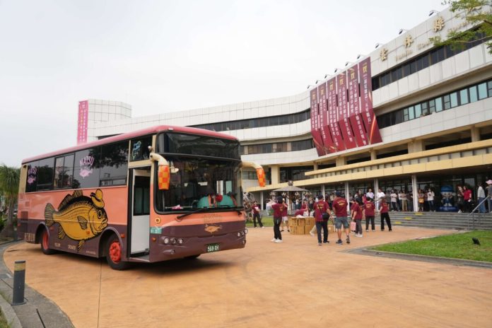 黃魚公車首度跨海來台　快閃雲林發放限量結緣品爆人氣
