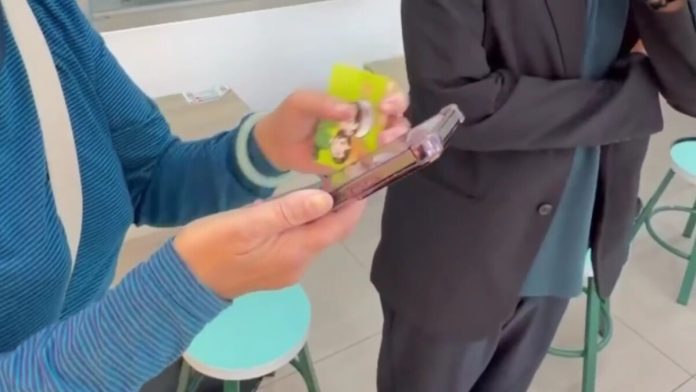 一句話救一筆錢！藥師洪唯禎超商「抓包詐騙」