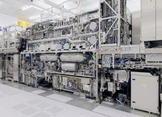 ASML對中國銷售減半 2026營收展望調升、AI晶片設備立大功 ASML對中國銷售減半 2026營收展望調升、AI晶片設備立大功