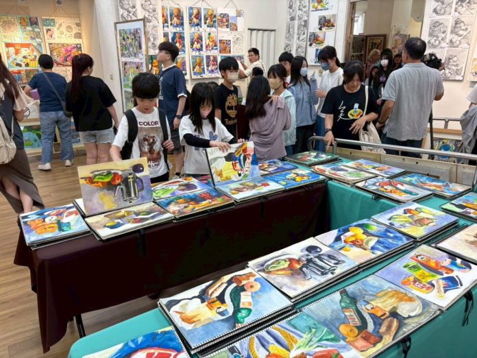 從紙箱到藝術品！忠孝國小畢展創意大噴發