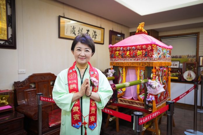 跨四縣市400公里信仰長征　三媽同轎掀宗教盛事高潮　盧秀燕恭請媽祖登轎