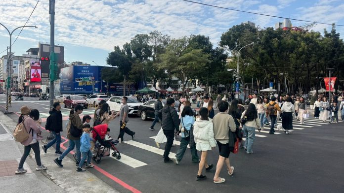 北漂青年租房找機會，脫北熟齡賣老房南移找生活，台灣內部移民的雙向遷徙實錄