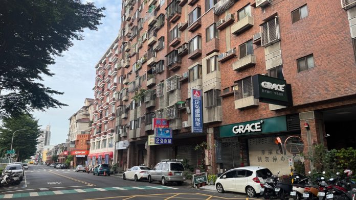 AI景氣紅燈續亮，房市卻創16年最慘稅收！專家:錢還在，只是不亂流