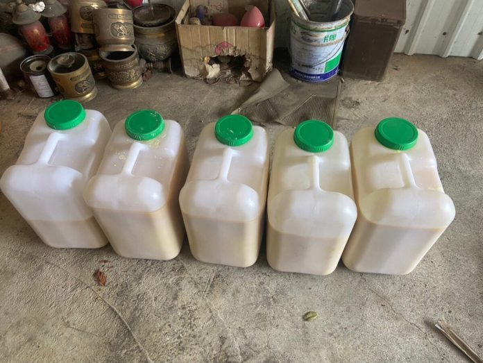 桃園破獲大型製毒工廠　查扣50萬包喵喵咖啡包原料