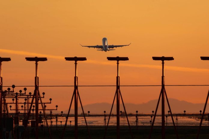 油價飆升侵蝕獲利 航空股EPS恐遭壓縮近1元