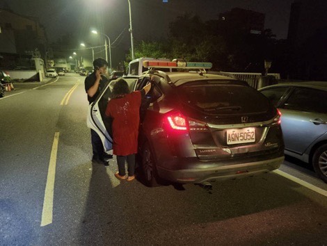 深夜迷途婦人街頭徘徊　斗南警耐心護送平安返家暖人心
