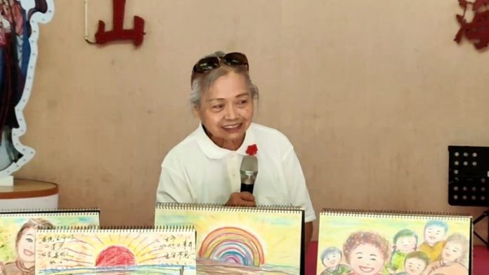 85歲黃金奶奶領畫彰化榮家　彩虹裡藏滿人生故事