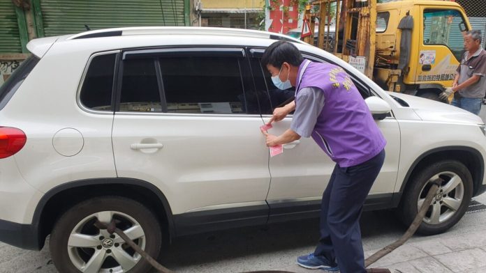 路邊停車也逃不掉！行政執行署鎖車追欠稅