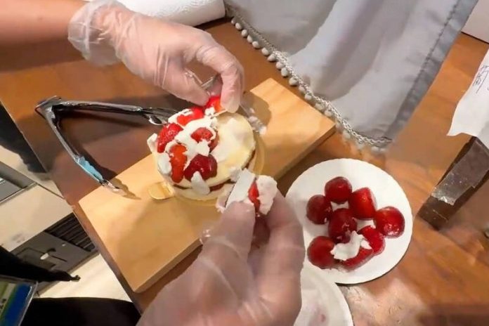 又爆食安問題！高雄漢神巨蛋甜點店驚見「發霉長毛」草莓蛋糕