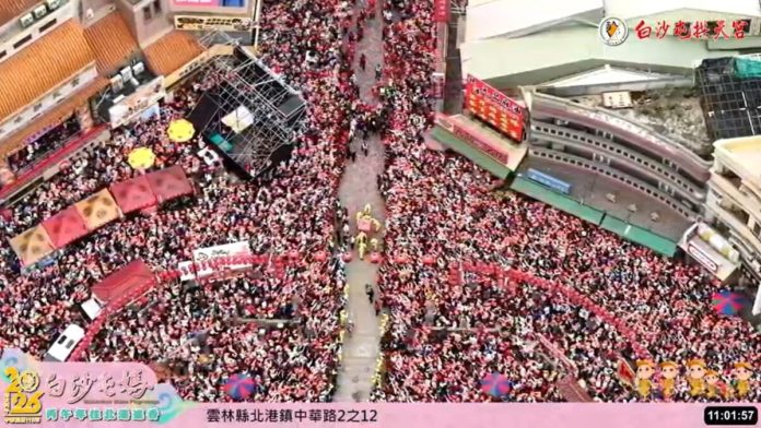 白沙屯媽祖三進三退衝北港朝天宮　數十萬信眾齊聲沸騰