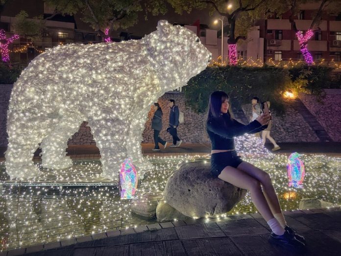 中港光雕展吸引96萬人朝聖　新北水岸蛻變成夢幻星河景點