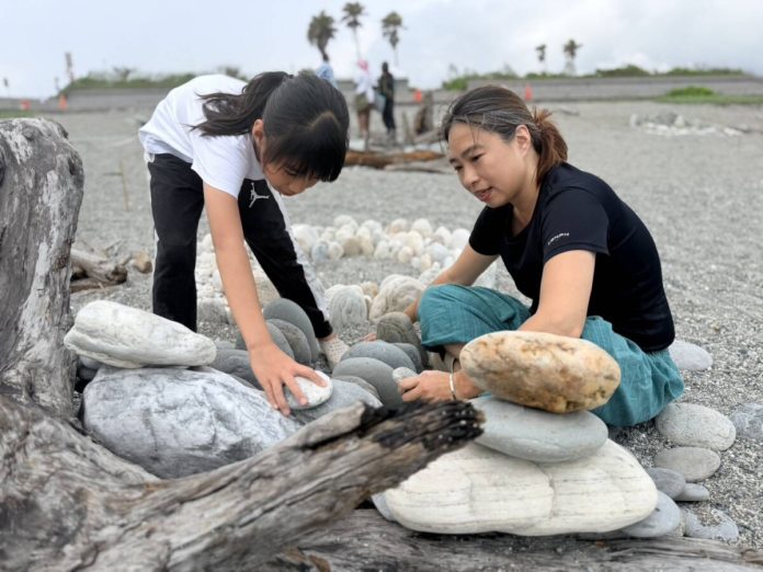 當石頭成為語言：七星潭用一場無痕競技，重寫人與自然的深層關係