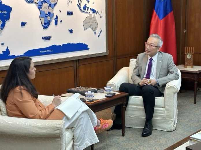 吳志中接受彭博專訪　強調深化台美歐合作強化安全韌性