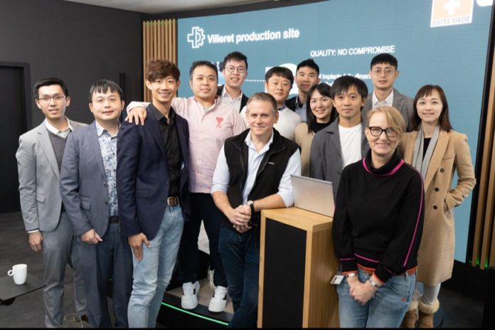 植牙如何穩健使用數十年？蒔美遠赴瑞士深造，帶回守護長效咀嚼的關鍵屏障