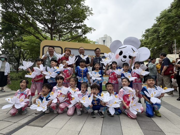 土城桐花祭轉型城市登山口　侯友宜邀民眾走入五月雪