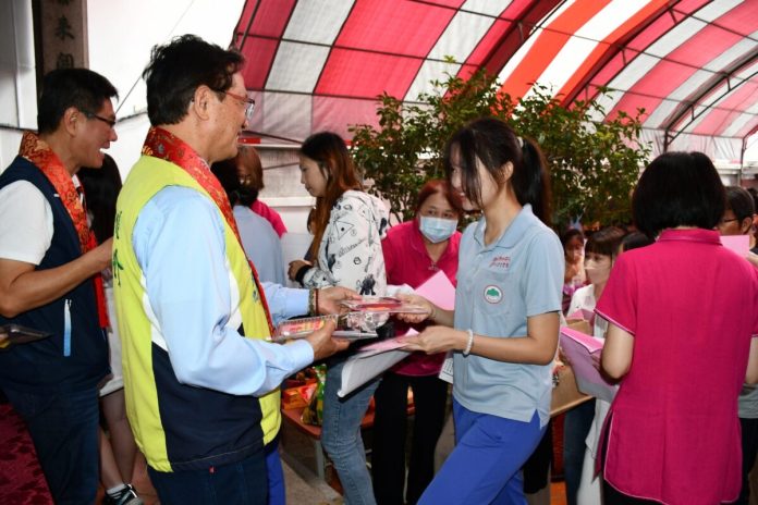 開化寺考生祈福法會登場　近400人祈求考運順利