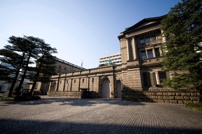 日圓逼近危險價位 日銀干預與升息抉擇進入關鍵時刻