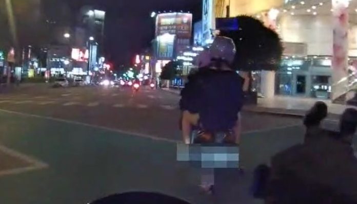 超糗！中壢男無照騎改裝車把妹 逞威拒檢狼狽下場曝光