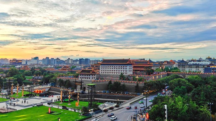 在西安，來自世界各地的市長共同探討絲路城市發展的實踐路徑
